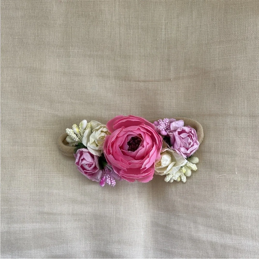 Chic Floral Hair Clip with Pink and White Blooms